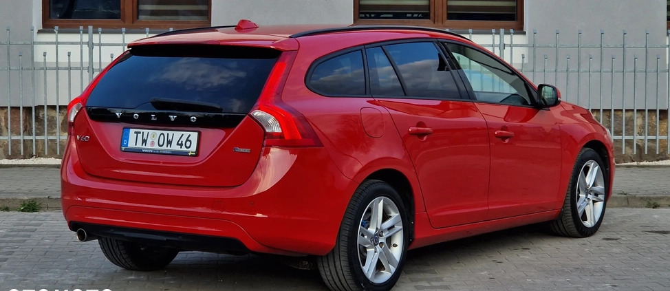 Volvo V60 cena 44700 przebieg: 221000, rok produkcji 2014 z Pionki małe 562